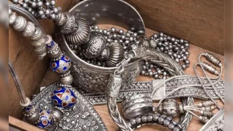 राजस्थानः चांदी के गहने लूटने के लिए 90 साल की महिला को पलंग समेत उठा ले गए चोर