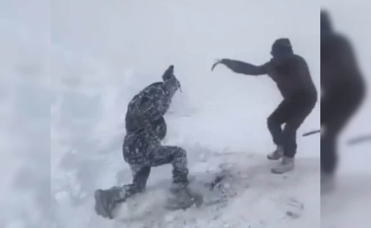 18,000 फीट की ऊंचाई और -50°C तापमान...जब जवानों के जोश के आगे फीकी पड़ गई बर्फ!