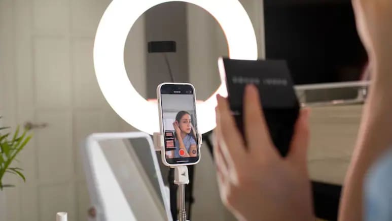 Shocking! खोटं रील, खरोखर जीव गेला..  महिलेचा तडफडून मृत्यू; एका चुकीने भयंकर घडलं