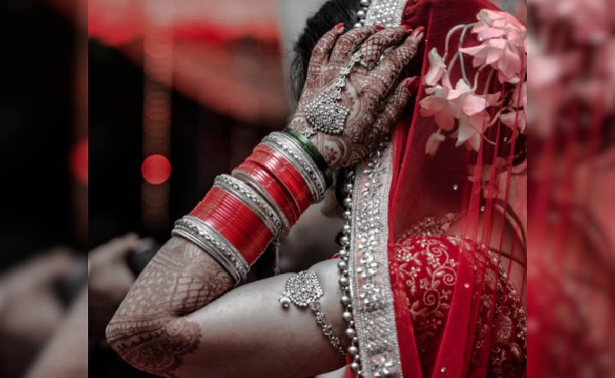 महिला का अजीबोगरीब कारनामा...पहले खुद से की शादी और फिर खुद को ही दे दिया तलाक, नहीं भाया अपना ही साथ!