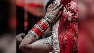 महिला का अजीबोगरीब कारनामा...पहले खुद से की शादी और फिर खुद को ही दे दिया तलाक, नहीं भाया अपना ही साथ!