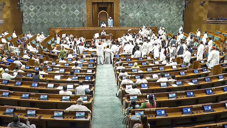 लोकसभा में 8 विपक्षी सांसदों का निलंबन वापस नहीं होगा, पूरे बजट सत्र के लिए रहेंगे बाहर