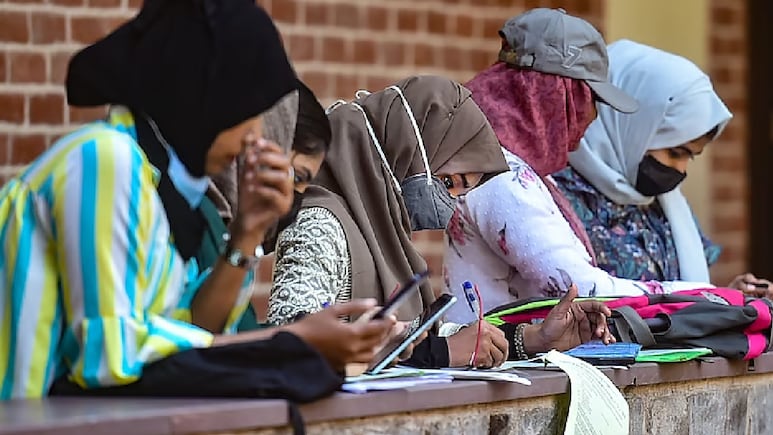 सरकार ने बताया अल्पसंख्यकों को दी जा रही हैं कितनी छात्रवृत्तियां, किस साल कितना मिला बजट