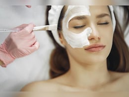 Glowing skin: रेशम सी मुलायम त्&zwj;वचा के लिए चेहरे पर लगाएं ये फेसपैक, घर में मौजूद 2 चीजों से बन जाएगा