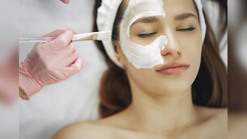 Glowing skin: रेशम सी मुलायम त्&zwj;वचा के लिए चेहरे पर लगाएं ये फेसपैक, घर में मौजूद 2 चीजों से बन जाएगा
