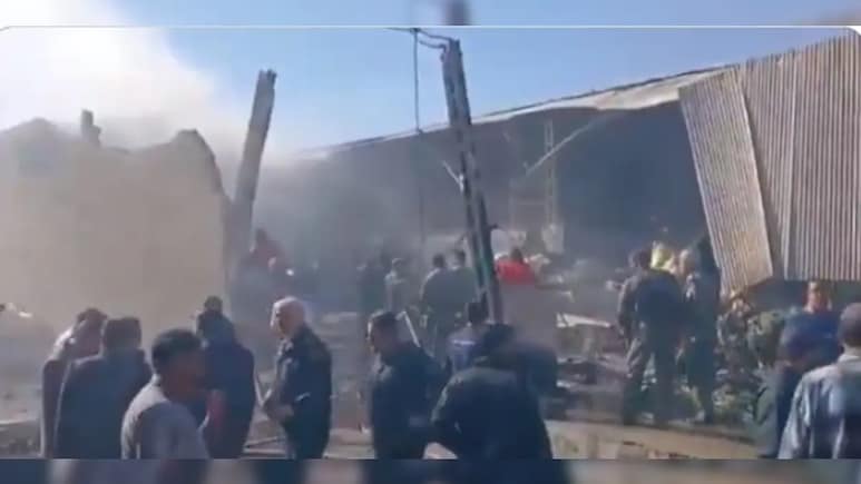 अमेरिका से तनाव के बीच ईरान में सेना का हेलीकॉप्टर बीच बाजार हुआ क्रैश, हादसे में दो पायलट समेत 4 की मौत