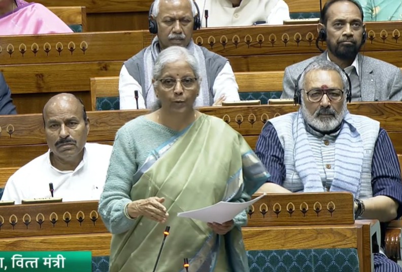 लोकसभा में बजट पर चर्चा का जवाब दे रही हैं निर्मला सीतारमण, जानें हर अपडेट 