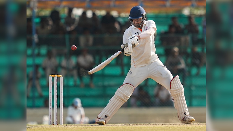 रात को पकड़ी फ्लाइट, आधे घंटे पहले पहुंचा मैदान पर, कौन है कामरन इकबाल जिसकी एक दिन में बदल गई किस्मत