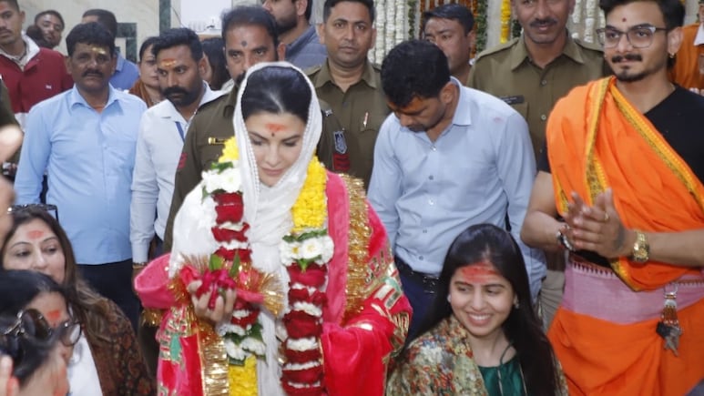 महाकाल के दरबार पर पहुंची जैकलिन फर्नांडिस, एकता कपूर ने भी 5 अभिनेत्रियों के साथ किए दर्शन