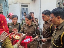 सफाईकर्मी की बेटी की शादी में पुलिस ने भाई बन कर भरा मायरा, अब हो रही चर्चा