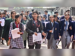 यूपी के छात्रों को होली से पहले बड़ा तोहफा, योगी सरकार ने बढ़ाई छात्रवृत्ति