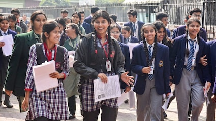 यूपी के छात्रों को होली से पहले बड़ा तोहफा, योगी सरकार ने बढ़ाई छात्रवृत्ति