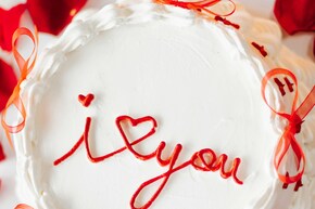 वैलेंटाइन डे पर Love के लिए बनाएं ये स्&zwj;पेशल केक, मिठास से दोगुना हो जाएगा प्&zwj;यार