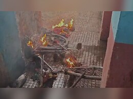 MP में 'औकात में रहो' पर बवाल: सियासत की आग में जली मजदूर की साइकिल, VIDEO वायरल