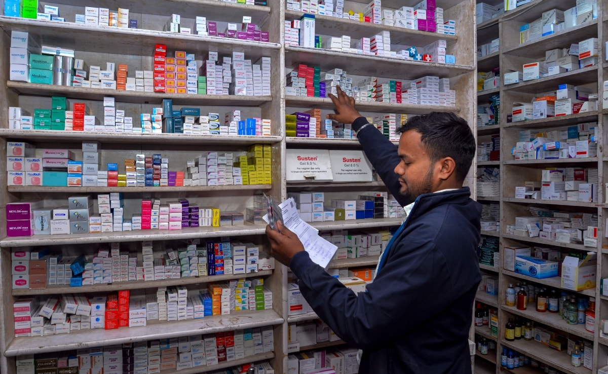 इस बजट में बायोफार्मा के लिए 10 हजार करोड़ रुपये से एक अभियान चलाने की घोषणा की गई है. इस बजट में बायोफार्मा के लिए 10 हजार करोड़ रुपये से एक अभियान चलाने की घोषणा की गई है.