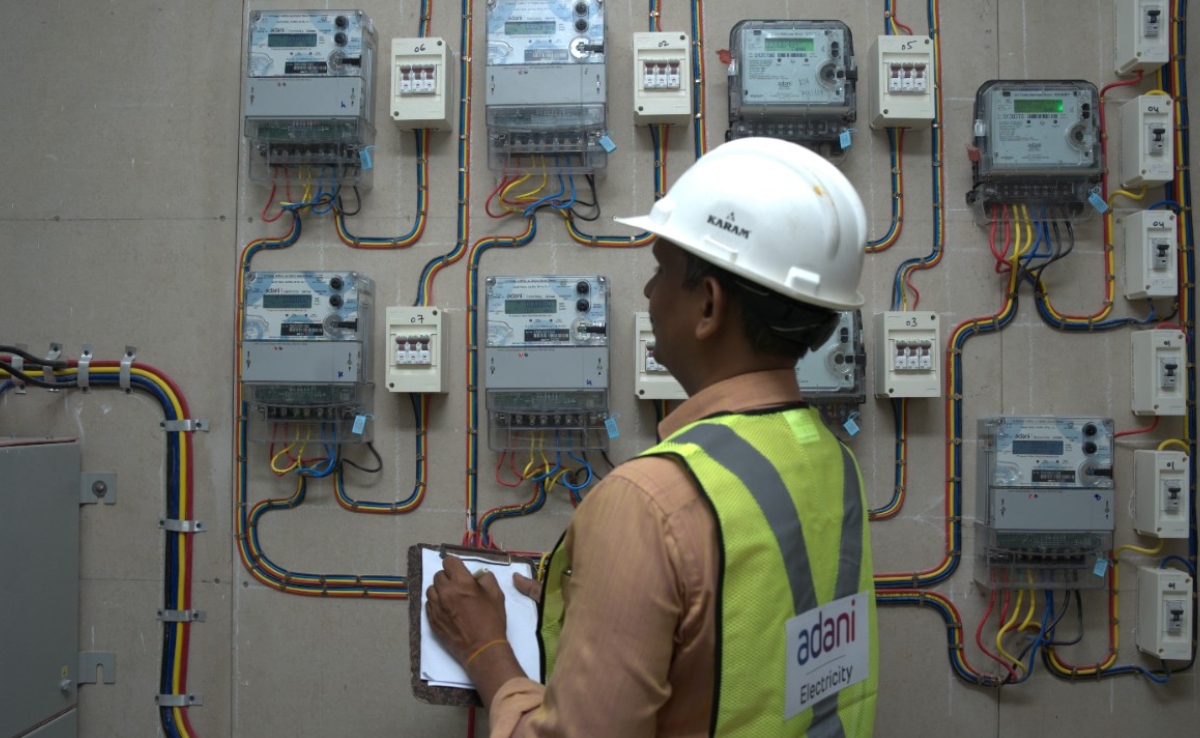 अदाणी एनर्जी सॉल्यूशंस ने लगाए बिजली के रिकॉर्ड एक करोड़ स्मार्ट मीटर, समय से पहले पूरा किया टारगेट