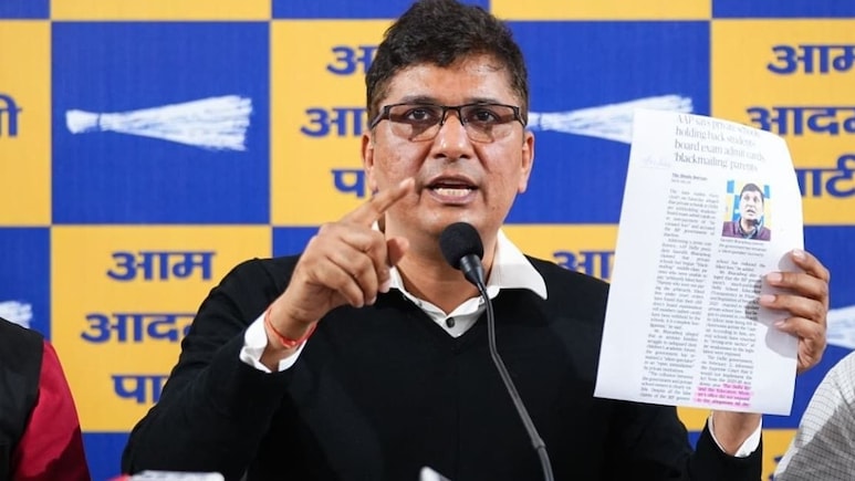 बच्चों को एडमिट कार्ड क्यों नहीं मिले? आप के निशाने पर आशीष सूद