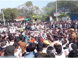 सवाई माधोपुर में दरिंदगी: पैर काटकर चांदी के कड़े लूटे, गर्दन रेती; शव सड़क पर रख धरने पर बैठीं विधायक इंदिरा मीणा