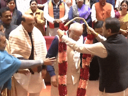 वंदे मातरम के नारे और गले में विजय माला... US संग टैरिफ डील पर NDA सांसदों ने PM मोदी का किया अभिनंदन