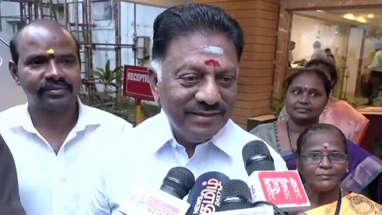 Expelled From AIADMK, Panneerselvam Reaches DMK Office To Join Party
