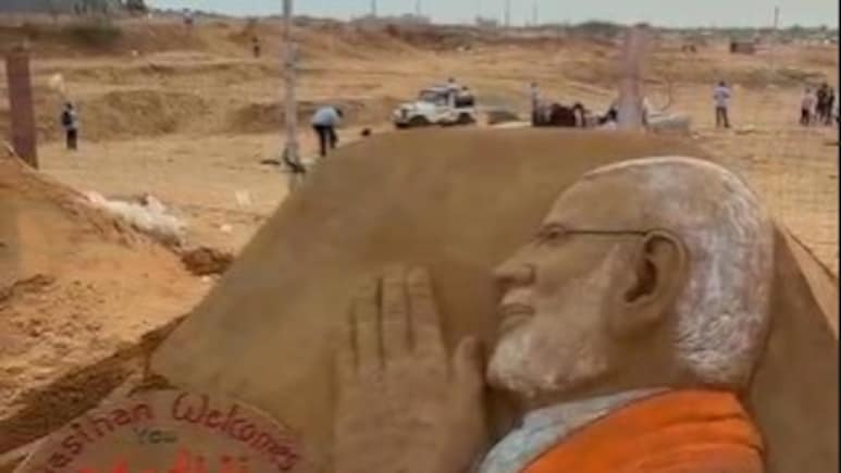 प्रधानमंत्री मोदी के दौरे से पहले पुष्कर में सैंड आर्ट बना आकर्षण का केंद्र, रेत पर उकेरी तस्वीर