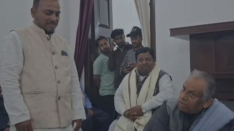 आप कैसे आए भाई... NDA ज्वाइन करने पहुंचे मुस्लिम शख्स से केंद्रीय मंत्री रामनाथ ठाकुर का ये कैसा सवाल?