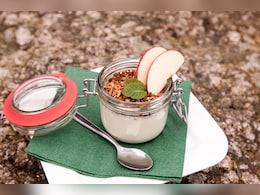 बच्चा सुबह दूध पीने से करता है मना? ट्राय करें टेस्टी एप्पल ओट्स स्मूदी