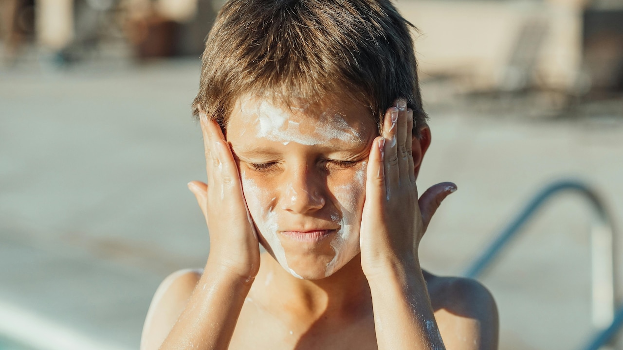 Oily Skin Sunscreen Tips: How To Pick Formulas That Protect Without Looking Greasy