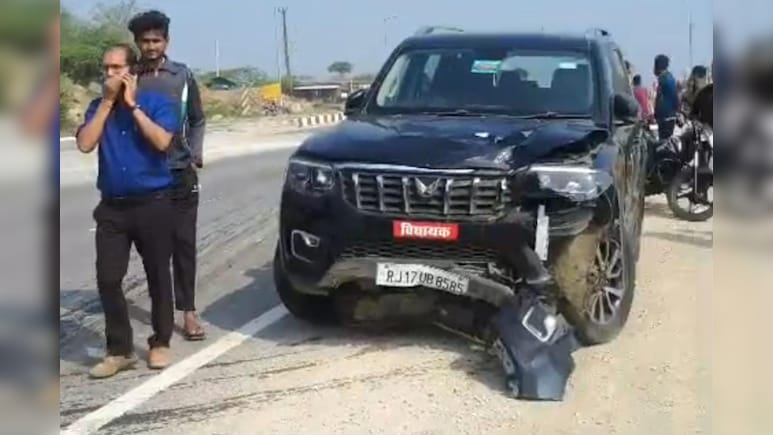 विधायक की स्कॉर्पियों से बाइक सवार की मौत, हादसे के बाद MLA को ग्रामीणों ने घेरा, पुलिस को करनी पड़ी मशक्कत