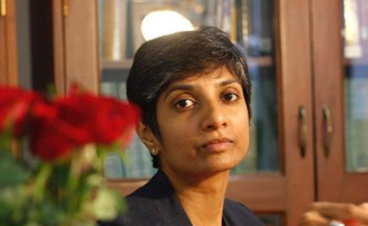 कितनी पढ़ी-लिखी हैं राज्यसभा की पहली ओपनली LGBTQ+ सांसद Dr. Menaka Guruswamy