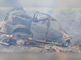 भीषण आग में स्कॉर्पियो जलकर खाक, 2 की मौत 3 घायल; JCB से गेट तोड़कर लोगों को निकाला