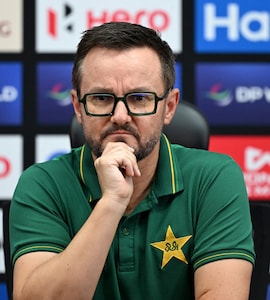 Pakistan Coachs Blunt Reply As Reporter Calls Playing Babar Azam At No. 4 "Cricketing Suicide"