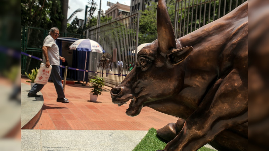 This Mutual Fund Has Beaten 93% Of Peers Bets on Internet Value Stocks