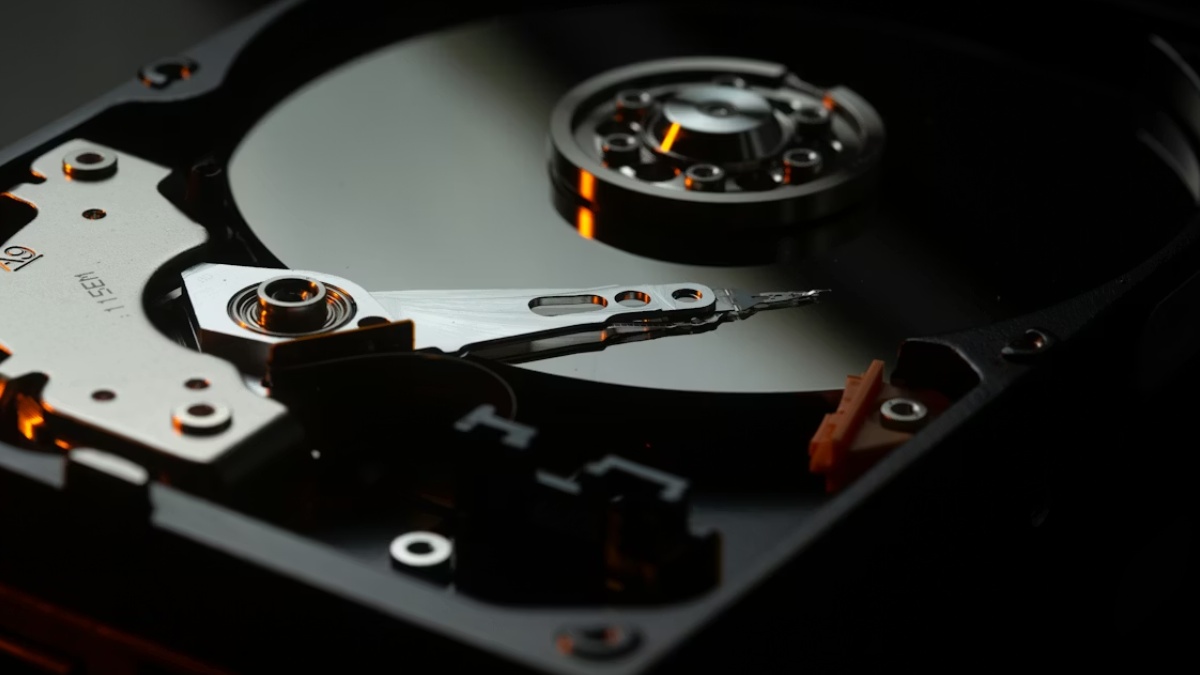 AI की मार! 2 बड़ी स्टोरेज कंपनियां सोल्ड आउट, क्या महंगे होंगे गैजेट्स?