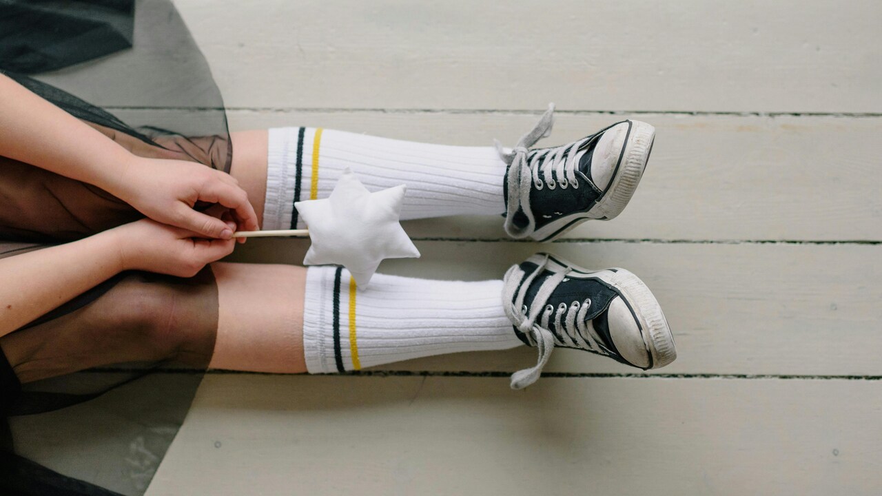 Pair your dress socks with sneakers the right way using these tips Pair your dress socks with sneakers the right way using these tips