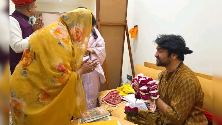 वसुंधरा ने बाबा बागेश्&zwj;वर से म&zwj;िलने के ल&zwj;िए ढाई घंटे तक क&zwj;िया इंतजार, एक घंटे बंद कमरे में हुई चर्चा &nbsp;