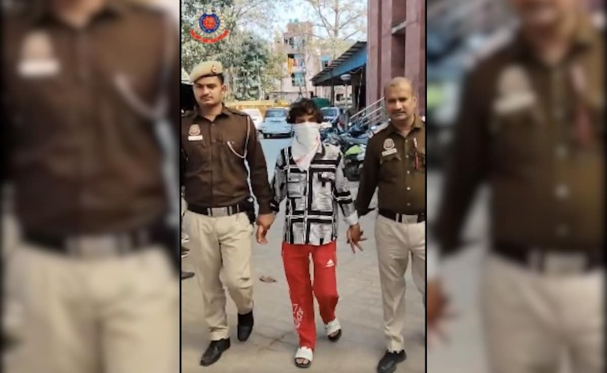 Biker Opens Doors Of Moving Vehicles To Shoot Reels, Harasses Bus Passengers