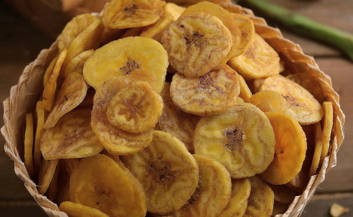 Banana Chips Recipe: केले के कुरकुरे चिप्स खाने के लिए अब बाज़ार जाने की जरूरत नहीं, घर पर आसानी से ऐसे करें तैयार