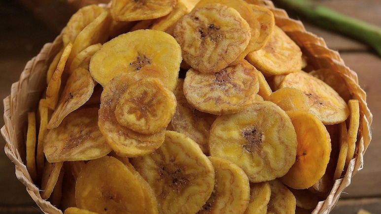 Banana Chips Recipe: केले के कुरकुरे चिप्स खाने के लिए अब बाज़ार जाने की जरूरत नहीं, घर पर आसानी से ऐसे करें तैयार