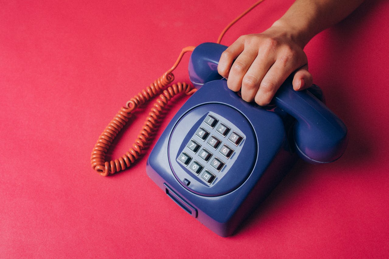 US Parents Buy Landlines Instead Of Cell Phones for Their Children: Report