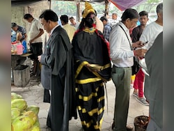 Pick-Pocket Gang Posing As "Bohurupis" Arrested In Kolkata