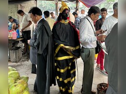 Pick-Pocket Gang Posing As "Bohurupis" Arrested In Kolkata