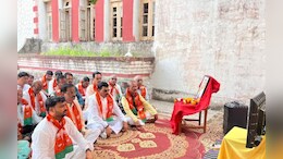 बीजेपी सांसद ने दिया &lsquo;गुरु मंत्र&rsquo;, बताया- मोदी सरकार के खिलाफ फैलाई जा रही नकारात्मकता का कैसे दें जवाब