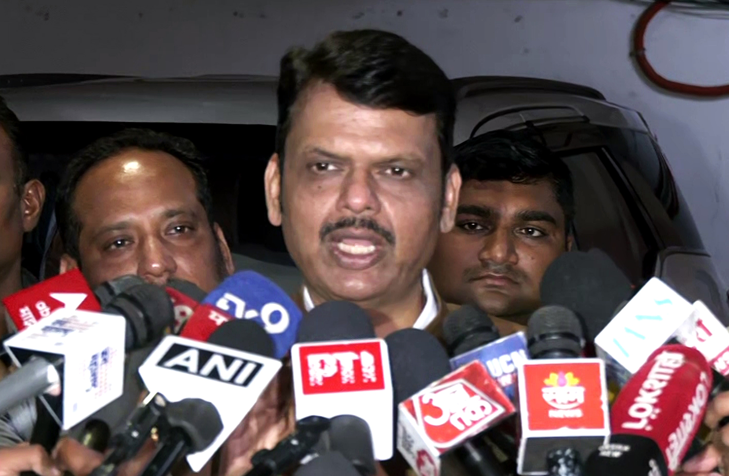 मुंबई में निर्माणाधीन मेट्रो पिलर गिरा, CM फडणवीस ने दिए जांच के आदेश, मृतक के लिए मुआवजे का ऐलान