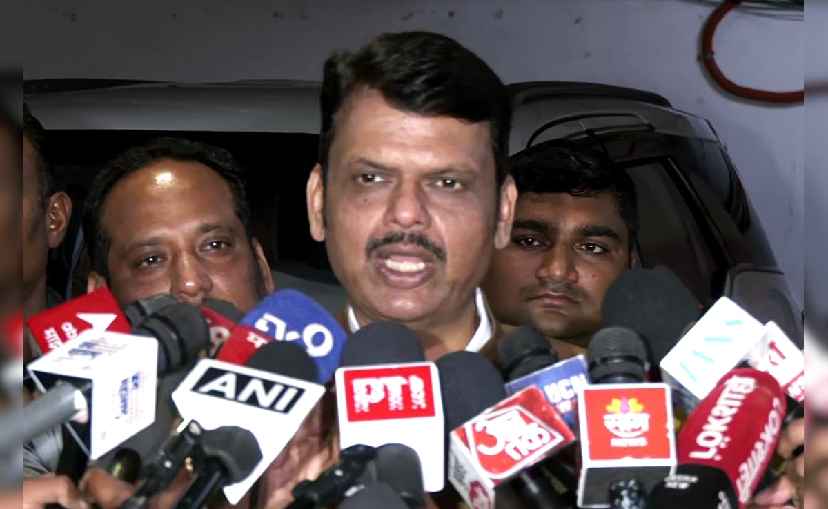 मुंबई में निर्माणाधीन मेट्रो पिलर गिरा, CM फडणवीस ने दिए जांच के आदेश, मुआवजे का भी ऐलान