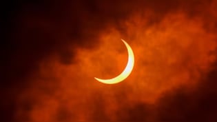 आसमान में जली आग की अंगूठी, 2026 के पहले सूर्य ग्रहण ने रचा रहस्यमय नजारा