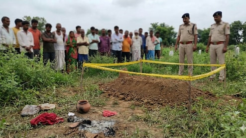 Balod News: तीन साल की मासूम की कब्र से खोपड़ी गायब, तंत्र-मंत्र से जुड़ी सामग्री मिलने से हड़कंप &nbsp;