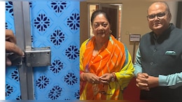 वसुंधरा के मीड&zwj;िया सलाहकार ट्रेन के टॉयलेट में एक घंटे फंसे रहे, बोले- बदबू से मौत हो जाती
