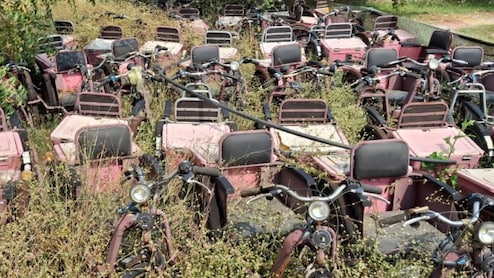 Rajasthan: कौन है इसका ज़िम्मेदार? बारां में कबाड़ बन गईं&nbsp;दिव्यांगजनों के लिए आईं 200 मोटराइज्ड ट्राईसाइकिलें