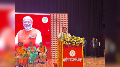 राष्ट्रीय अध्यक्ष बनने के बाद नितिन नबीन का पटना पहुंचने पर जोरदार स्वागत, संघर्ष को याद कर हुए भावुक